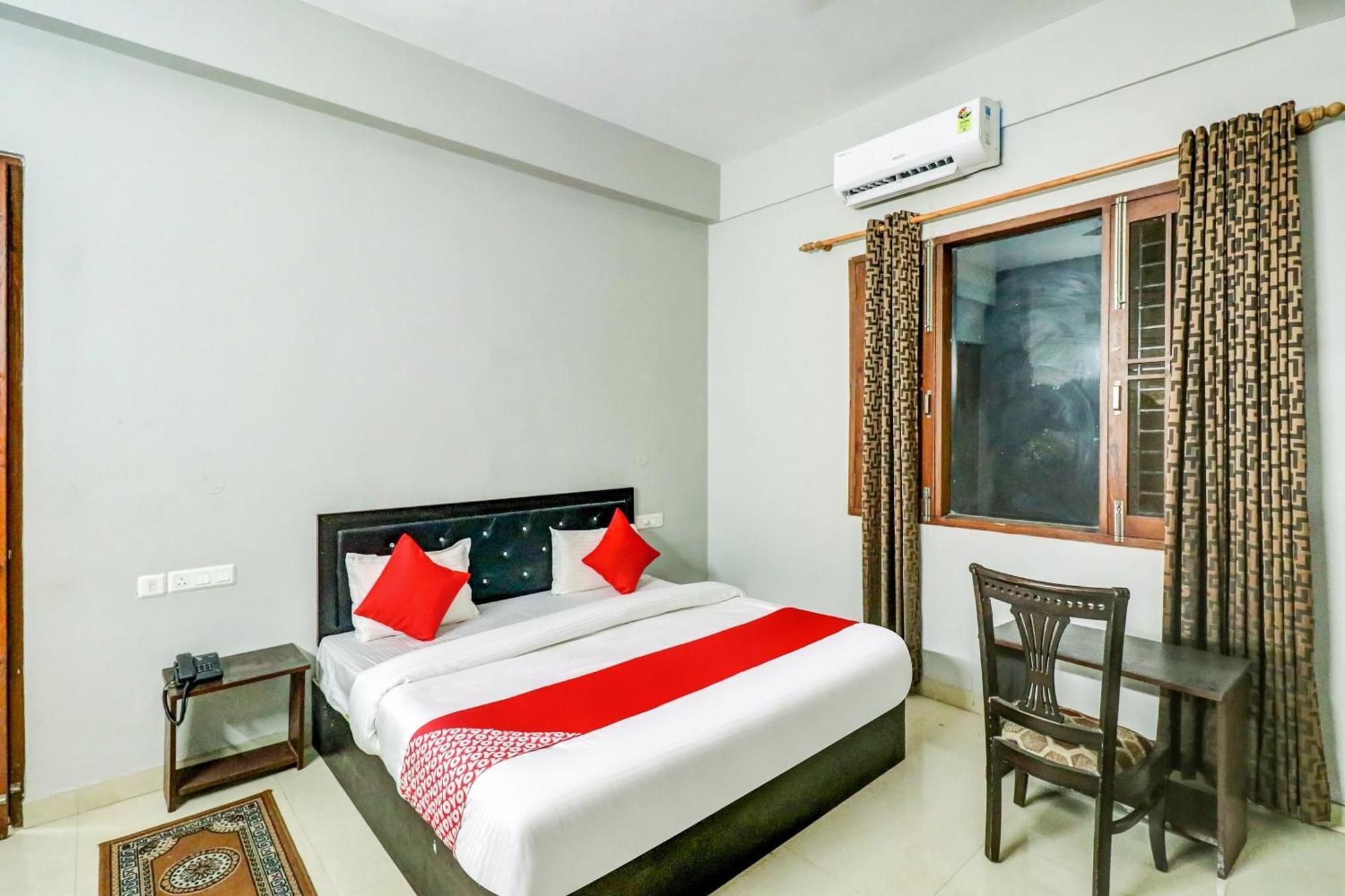 Hotel O Tokyo Chinhat Екстер'єр фото