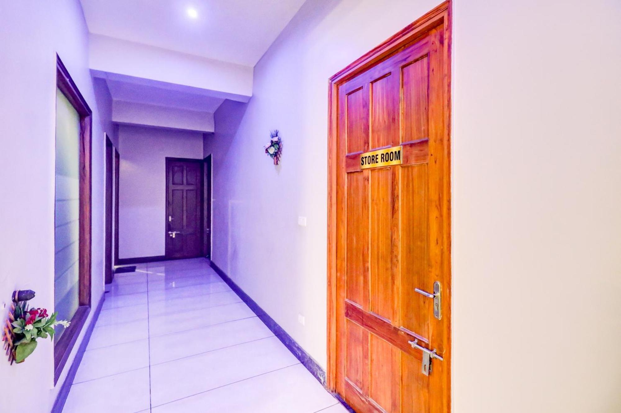 Hotel O Tokyo Chinhat Екстер'єр фото