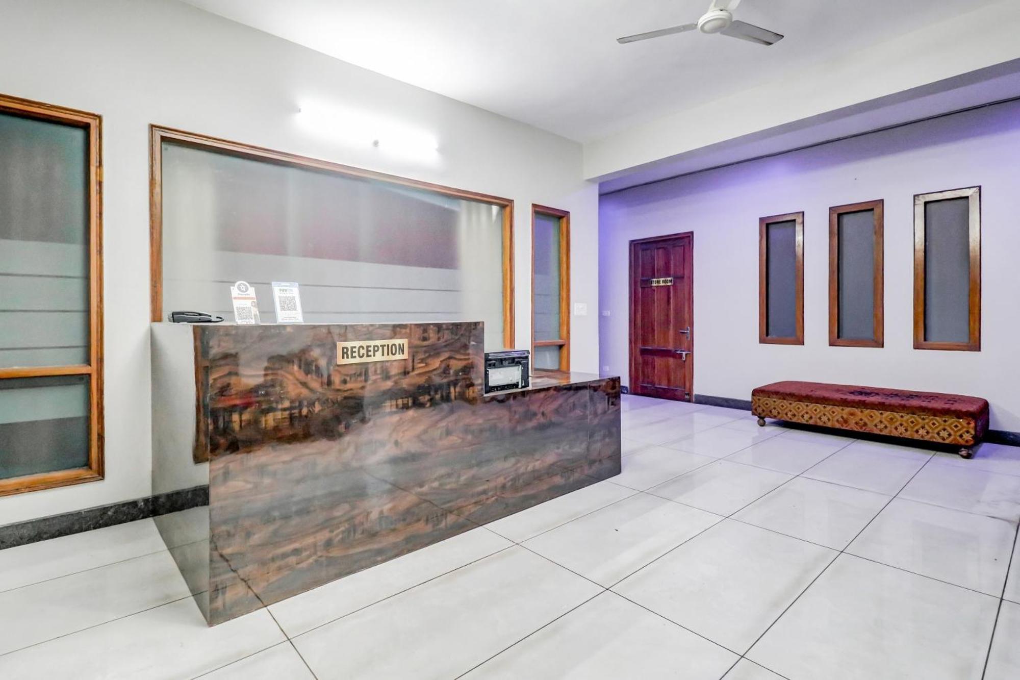Hotel O Tokyo Chinhat Екстер'єр фото